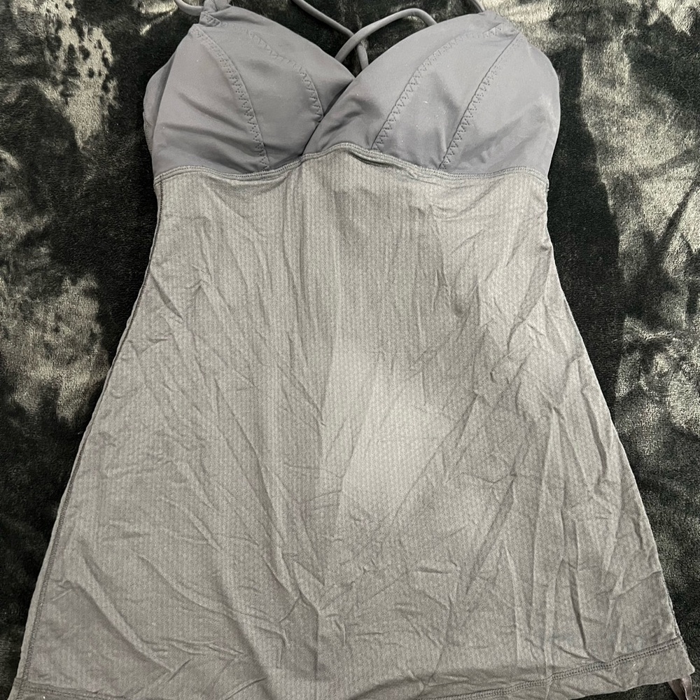 Beautiful Lululemon grey yoga top